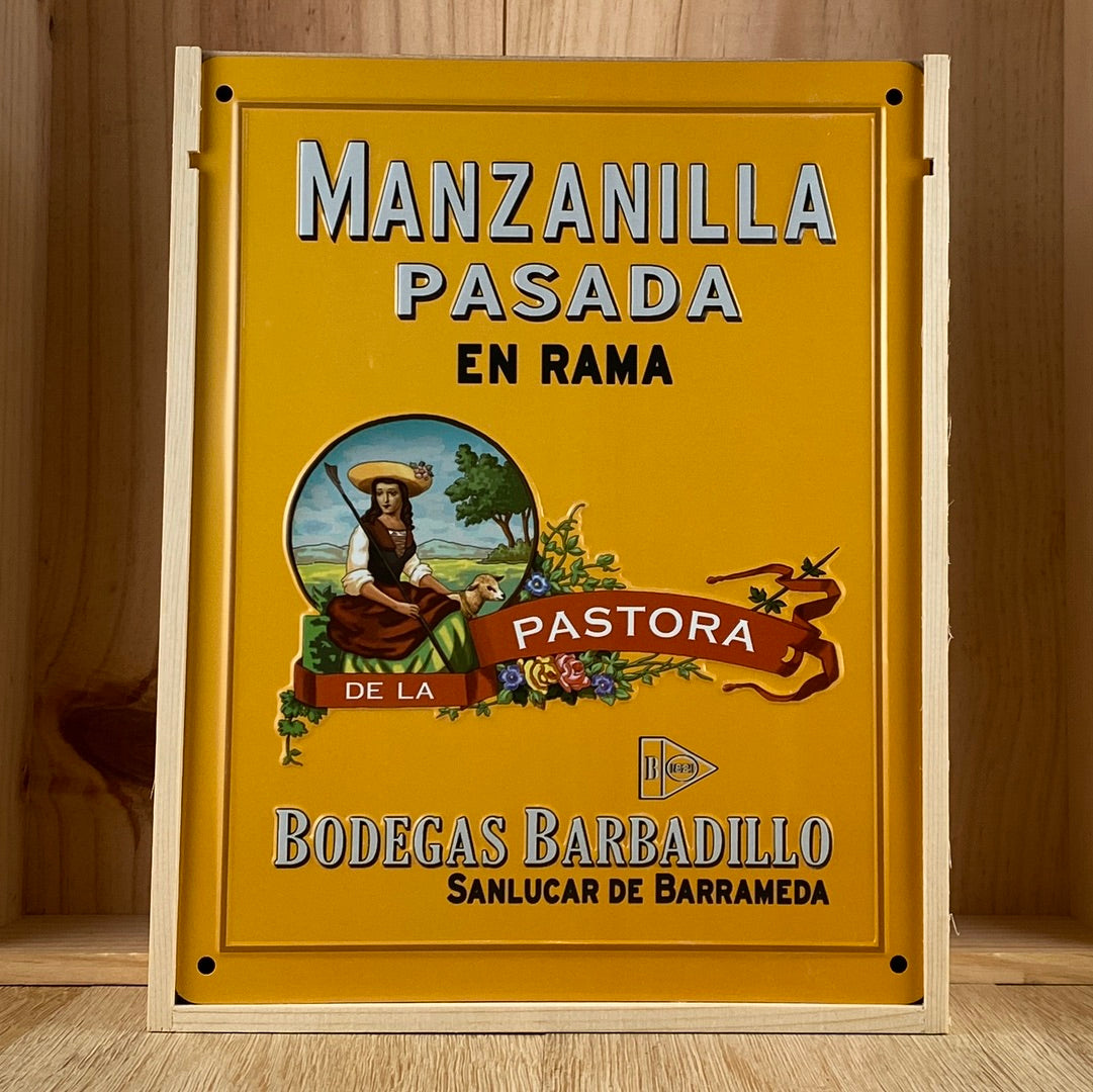 Bodegas Barbadillo Manzanilla  En Rama-Pastora , Sherry Copitas and Olives Gift Box